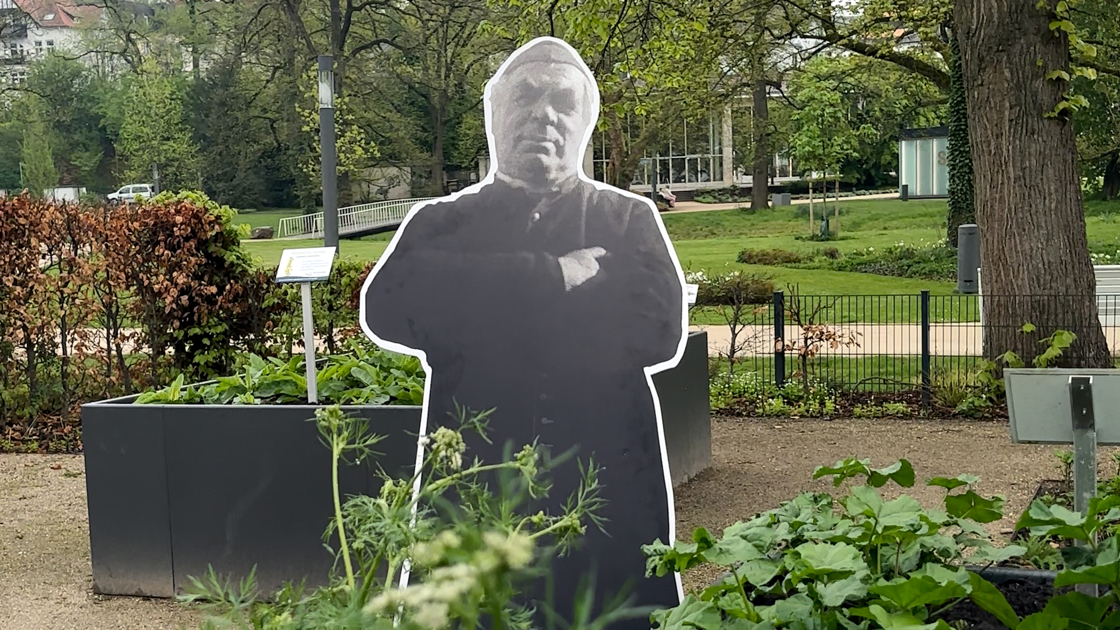 Sebastian Kneipp im Kräutergarten