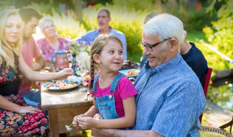 Familienfeier Gro&szlig;eltern, &copy; Adobe Stock