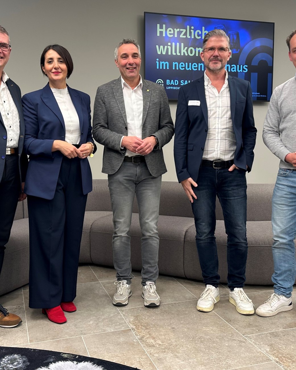 Ein Gruppenfoto mit Alexander Seiz (Geschäftsführer Kohl &amp; Partner), Anna-Lisa Davidovic (Leiterin GESUNDWERK Bad Salzuflen), Bürgermeister Dirk Tolkemitt und Ralf Hammacher (Fachbereichsleitung Touristik, Gesundheit und Kultur) sowie Alexander Bleifuß (Fachdienstleiter Tourismus, Marketing und Gesundheit), © Stadt Bad Salzuflen