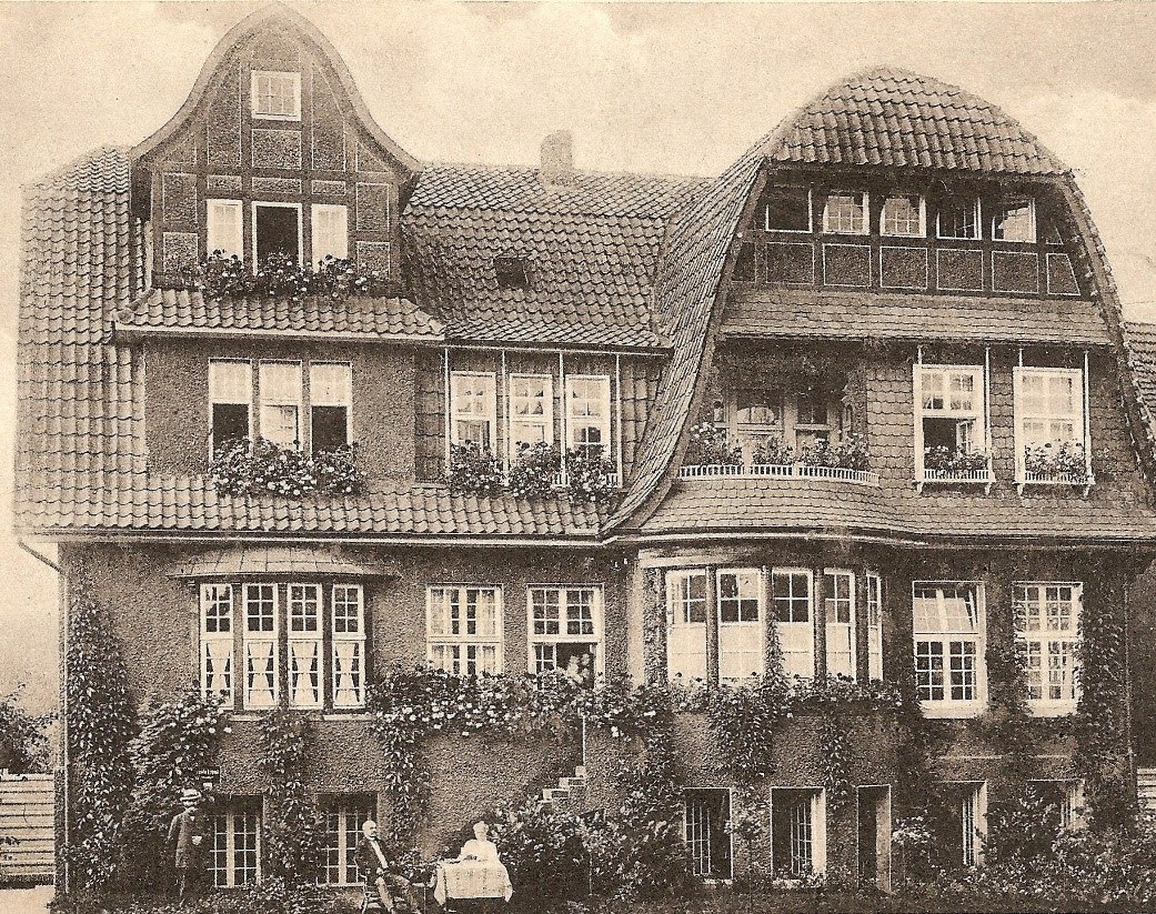 Eine Postkartenansicht von 1914 des Doppelwohnhauses Am Herforder Tor 7 &amp; 9 des Architekten Rudolf Günther