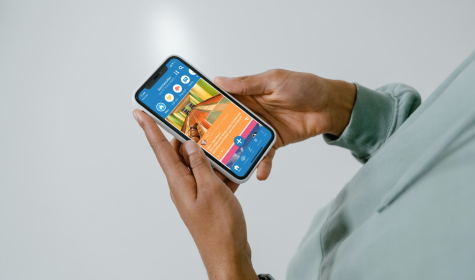 Ein Smartphone mit der geöffneten Dorffunk App, © Stadt Bad Salzuflen Ein Smartphone mit der geöffneten Dorffunk App, © Stadt Bad Salzuflen