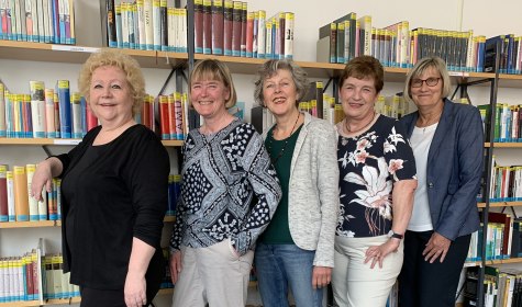 Eike Ahlwes, Bettina Abendroth, Marlies Gehle, Regine Link, Christine Fanenbruck (v.l.n.r.), © Stadt Bad Salzuflen Eike Ahlwes, Bettina Abendroth, Marlies Gehle, Regine Link, Christine Fanenbruck (v.l.n.r.), © Stadt Bad Salzuflen