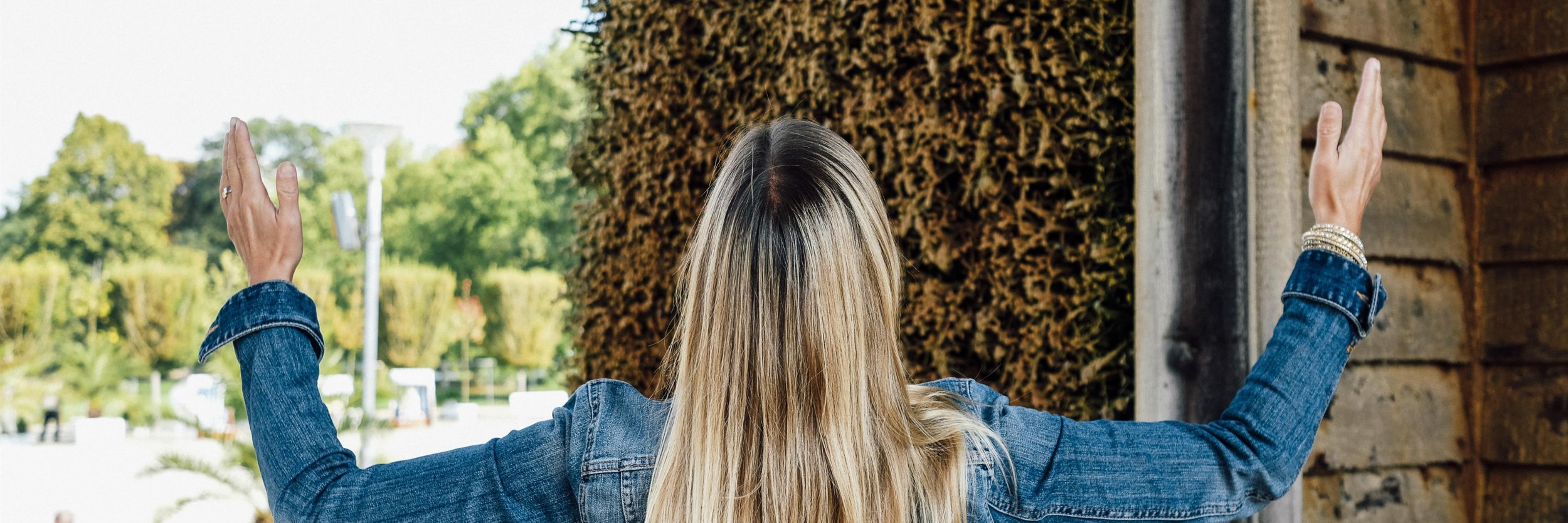 Staatsbad Salzuflen_Gradierwerk_einatmen, &copy; Stadt Bad Salzuflen / S. Strothb&auml;umer