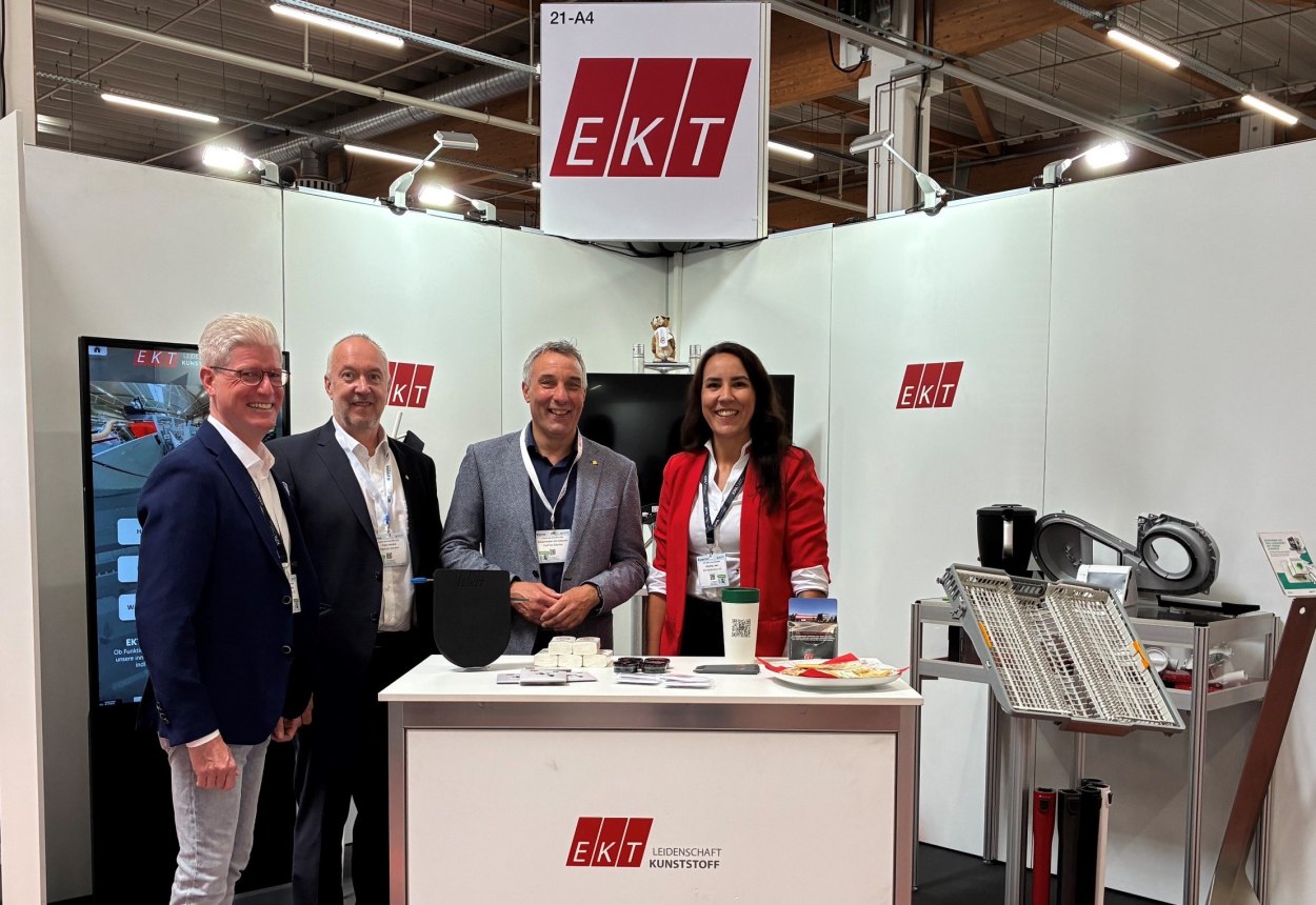 v.l.n.r.: Volker Scheffels, geschäftsführender Gesellschafter EKT GmbH & Co. KG, Frank Heinkel (Wirtschaftsförderer Stadt Bad Salzuflen),
Dirk Tolkemitt (Bürgermeister Stadt Bad Salzuflen), Klaudija Lepa (Leitung Personal und Marketing EKT)
, © Stadt Bad Salzuflen v.l.n.r.: Volker Scheffels, geschäftsführender Gesellschafter EKT GmbH & Co. KG, Frank Heinkel (Wirtschaftsförderer Stadt Bad Salzuflen),
Dirk Tolkemitt (Bürgermeister Stadt Bad Salzuflen), Klaudija Lepa (Leitung Personal und Marketing EKT)
, © Stadt Bad Salzuflen