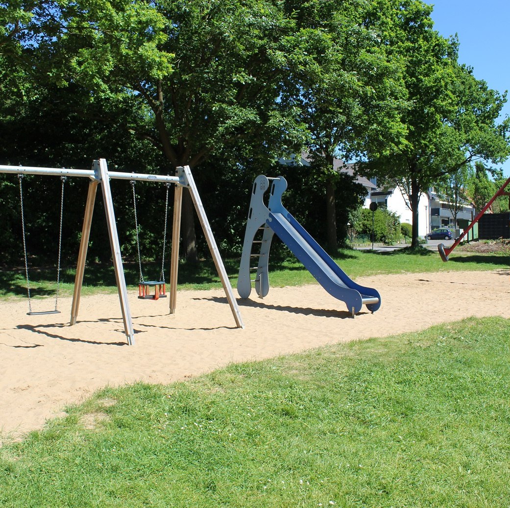 Spielplatz mit Schaukel und Rutsche in der Kolberger Stra&szlig;e , &copy; Stadt Bad Salzuflen