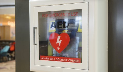 AED Defibrillator, © brostock/stock.adobe.com