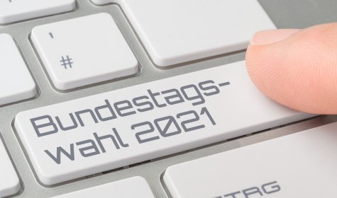 Das Foto zeigt einen Teil einer PC-Tastatur. Aud der Enter-Taste steht 2Bundestagswahl 2021&quot;., © Zerbor - stock.adobe.com