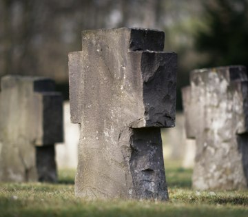 Kriegsgräberfürsorge, © stock.adobe.com - gehapromo 