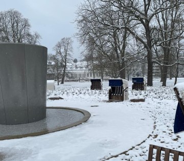 RuheOase mit Strandk&ouml;rben mit Schnee &uuml;berzuckert, &copy; Stadt Bad Salzuflen 