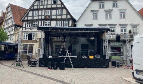 B&uuml;hnenanh&auml;nger im Einsatz Maiparty, &copy; Stadt Bad Salzuflen