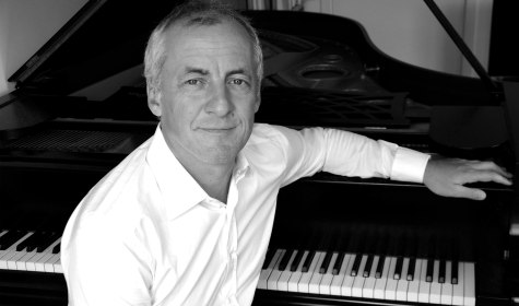 Aleksandar Madzar, &copy; Kristina Assimakopoulou