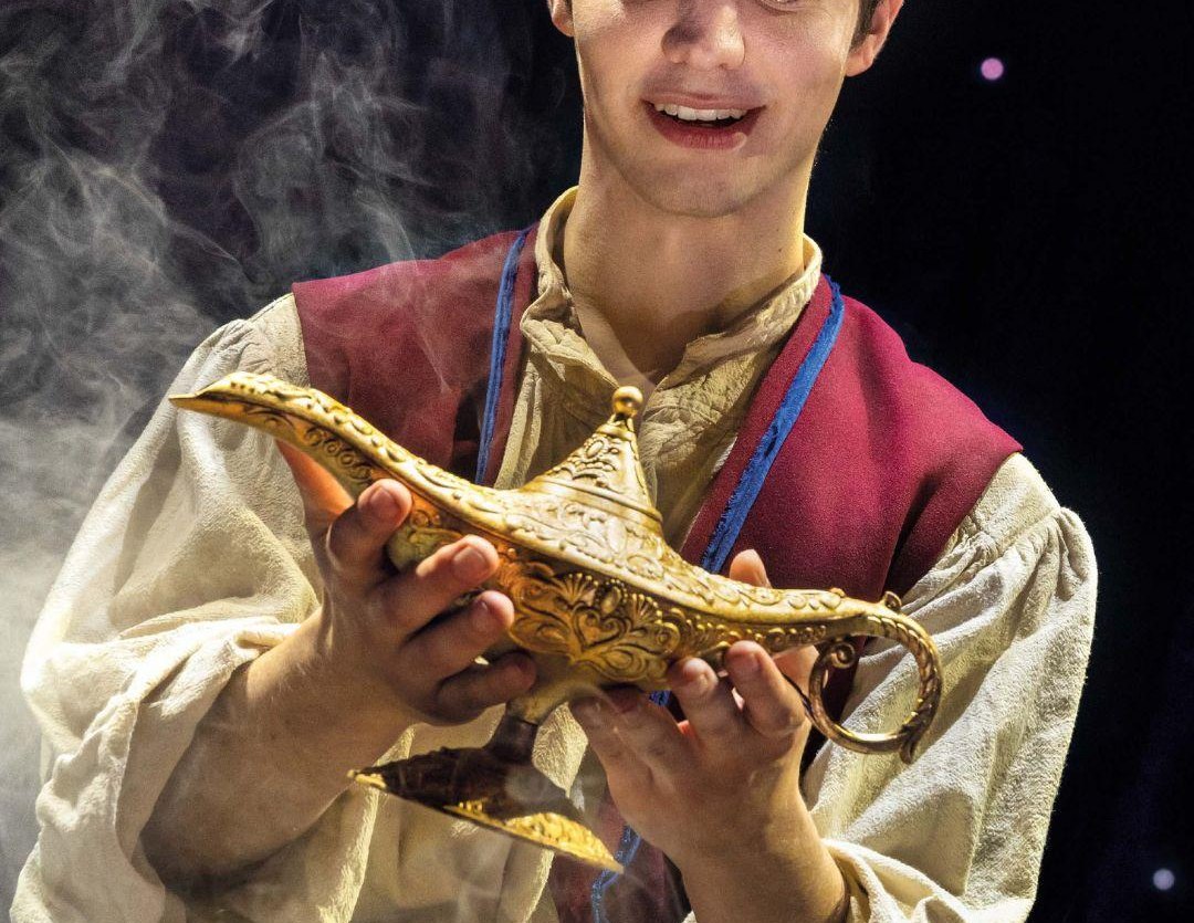 aladin-musical-motiv-2-hoch-1080x1920px-theater-li aladin-musical-motiv-2-hoch-1080x1920px-theater-li