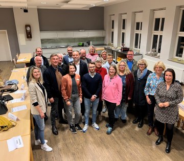 Ein Gruppenfoto von der ersten Mitgliederversammlung der &quot;Lokalen Aktionsgruppe&quot;, © Stefanie Rüsing