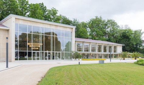 Wandelhalle in der Au&szlig;enansicht., &copy; Staatsbad Salzuflen GmbH / D. Neusch&auml;fer-Rube