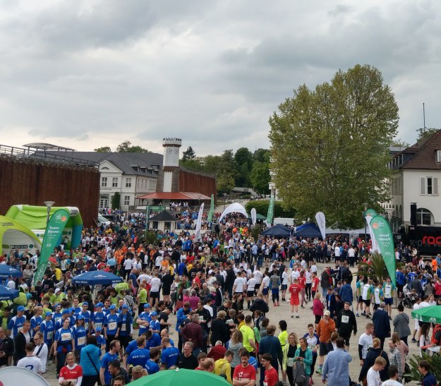 AOK Firmenlauf 2019 Vorplatz Konzerthalle, © Oliver Siekmann