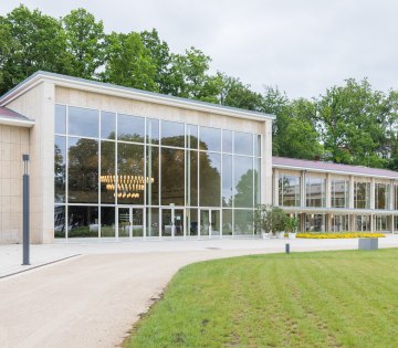 Wandelhalle in der Au&szlig;enansicht., &copy; Staatsbad Salzuflen GmbH / D. Neusch&auml;fer-Rube
