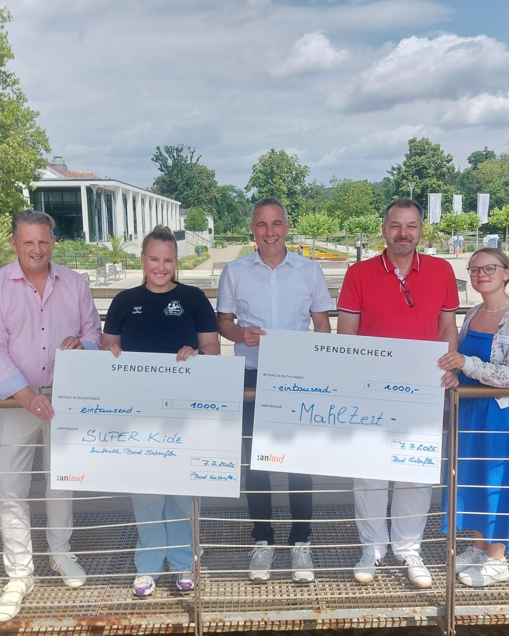 AOK Firmenlauf 2026 Spenden&uuml;bergabe, &copy; Stadt Bad Salzuflen
