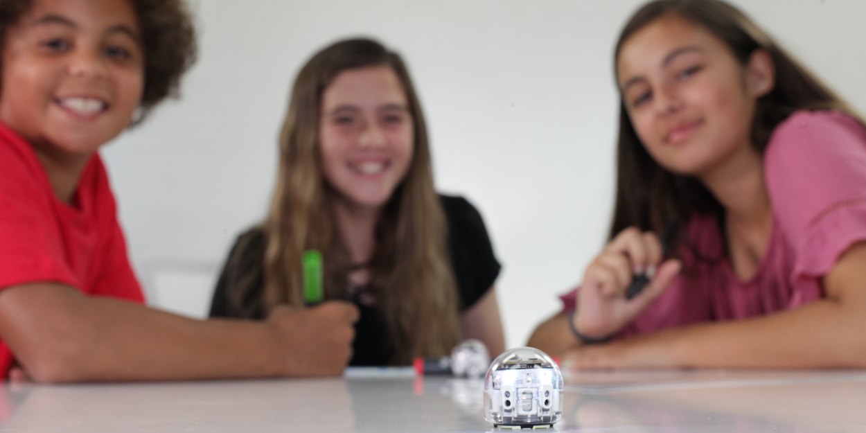 Kinder mit Ozobot, © TJM Supplies GmbH