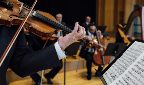 Staatsbad Salzuflen_Orchester_Geige Notenblatt, © Staatsbad Salzuflen GmbH / S. Strothbäumer