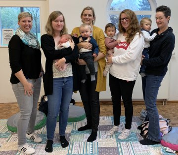 Einmal pro Woche treffen sich stillende Mütter und interessierte Schwangere mit ihren Kindern im Jugendzentrum @on! in Schötmar., © Stadt Bad Salzuflen