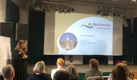 Ein Bild von einem Vortrag beim Netzwerktreffen Kinderschutz im @on in Schötmar, © Stadt Bad Salzuflen Ein Bild von einem Vortrag beim Netzwerktreffen Kinderschutz im @on in Schötmar, © Stadt Bad Salzuflen