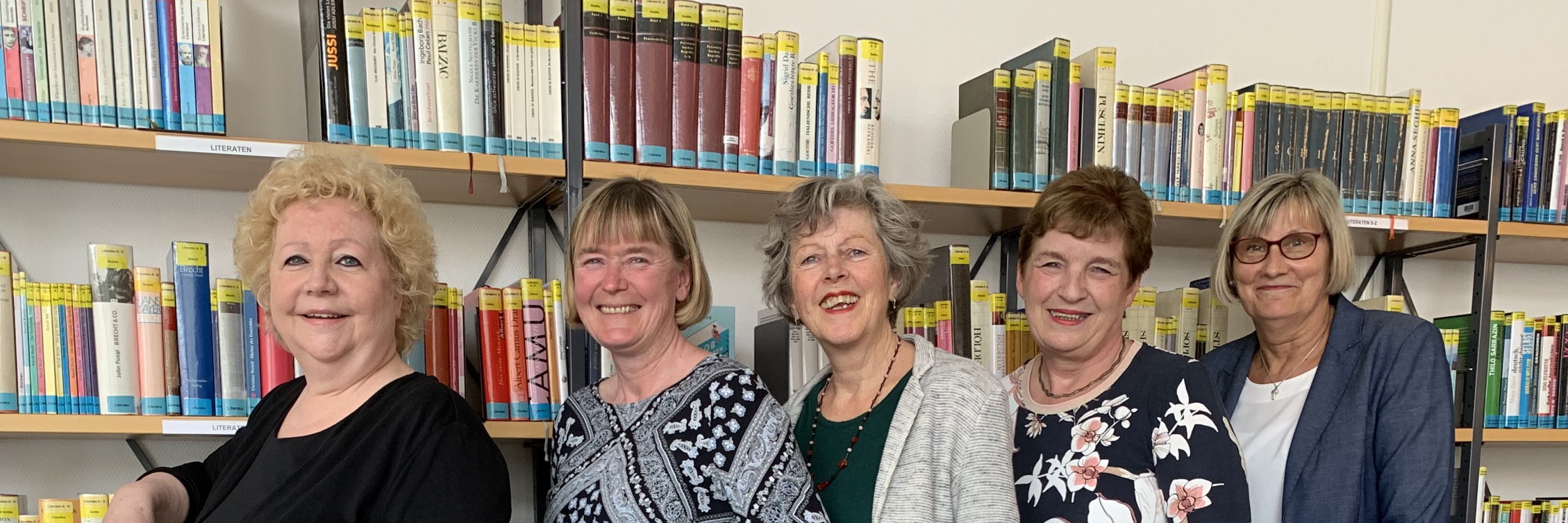 Von links nach rechts: Eike Ahlwes (Vorsitzende des Fördervereins), Bettina Abendroth (Schriftführerin), Marlies Gehle (Vorstand), Regine Link (Kassenwartin), Christine Fanenbruck (stellv. Vorsitzende), © Stadt Bad Salzuflen Von links nach rechts: Eike Ahlwes (Vorsitzende des Fördervereins), Bettina Abendroth (Schriftführerin), Marlies Gehle (Vorstand), Regine Link (Kassenwartin), Christine Fanenbruck (stellv. Vorsitzende), © Stadt Bad Salzuflen