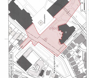 Zu sehen ist eine grafische Darstellung aus der Vogelsperspektive des Bereiches um den Kurparkeingang. Der Bereich vor dem Eingang ist rot markiert und weist auf die Verbotszone hin.
