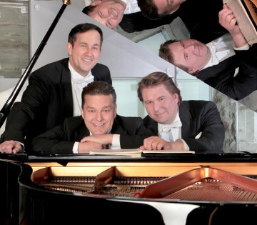 Die Opernsolisten der Extraklasse Thomas Heyer, Michael Kurz und Stefan Lex verzaubern mit ihrer Hommage an herausragende musikalische Meisterwerke das Bad Salzufler Publikum am 15. November 2026 im Galasaal des Kurhauses. , &copy; Stefan Lex