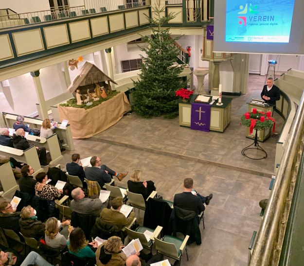 Zu sehen ist der Veranstaltungsraum der Kirche von der Empore aus., © Stadt Bad Salzuflen