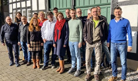 Die Teilnehmenden der Klausurtagung der Musikschulen OWL auf einem Gruppenbild, © Musikschule Bad Salzuflen