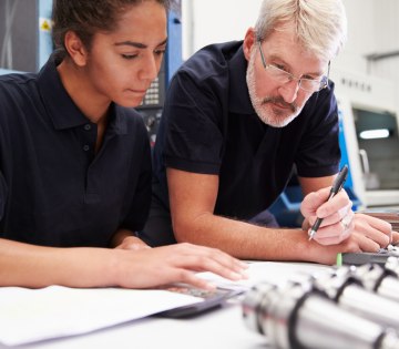 Ausbildung Frau Technik, © Monkey Business/stock.adobe.com