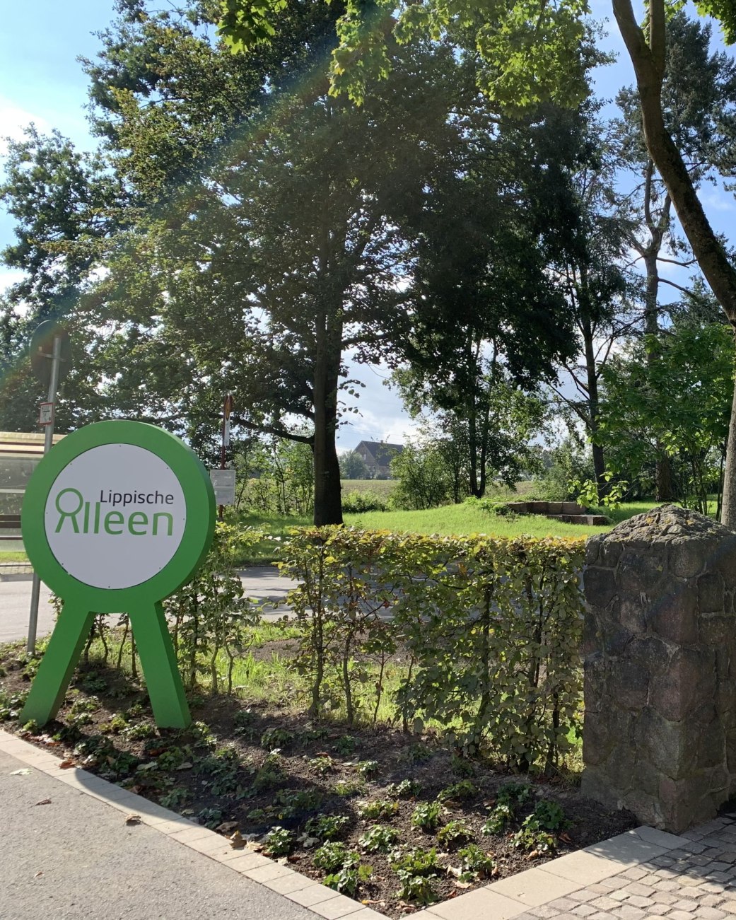 Schild &quot;Lippische Alleenstraße&quot; am Rickmeyer´schen Park, © Stadt Bad Salzuflen